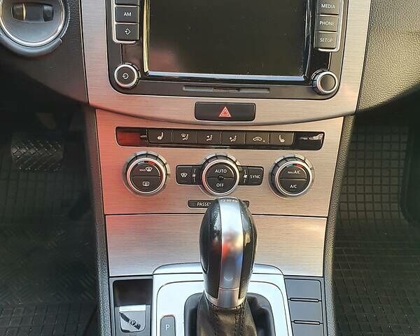 Черный Фольксваген Пассат, объемом двигателя 2 л и пробегом 225 тыс. км за 11400 $, фото 6 на Automoto.ua