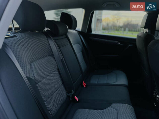 Черный Фольксваген Пассат, объемом двигателя 1.6 л и пробегом 213 тыс. км за 11900 $, фото 78 на Automoto.ua