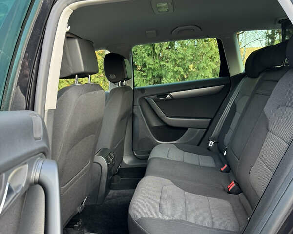 Чорний Фольксваген Пассат, об'ємом двигуна 2 л та пробігом 244 тис. км за 12750 $, фото 70 на Automoto.ua