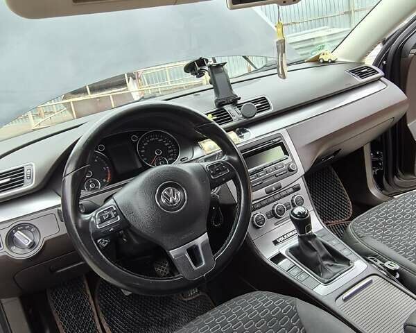 Черный Фольксваген Пассат, объемом двигателя 1.97 л и пробегом 302 тыс. км за 11599 $, фото 18 на Automoto.ua