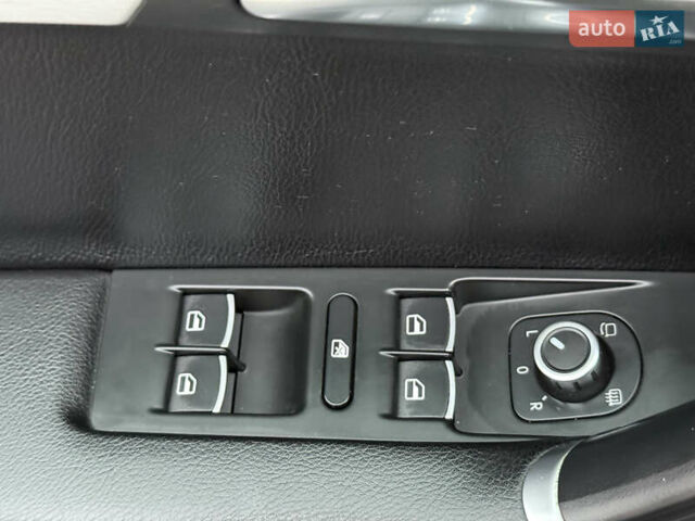 Черный Фольксваген Пассат, объемом двигателя 1.97 л и пробегом 276 тыс. км за 12000 $, фото 30 на Automoto.ua