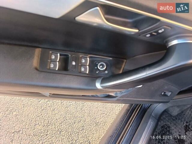 Черный Фольксваген Пассат, объемом двигателя 1.6 л и пробегом 257 тыс. км за 9200 $, фото 17 на Automoto.ua