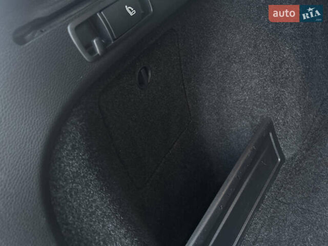 Черный Фольксваген Пассат, объемом двигателя 1.6 л и пробегом 213 тыс. км за 11900 $, фото 92 на Automoto.ua