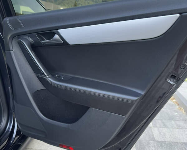 Черный Фольксваген Пассат, объемом двигателя 2 л и пробегом 258 тыс. км за 13500 $, фото 15 на Automoto.ua