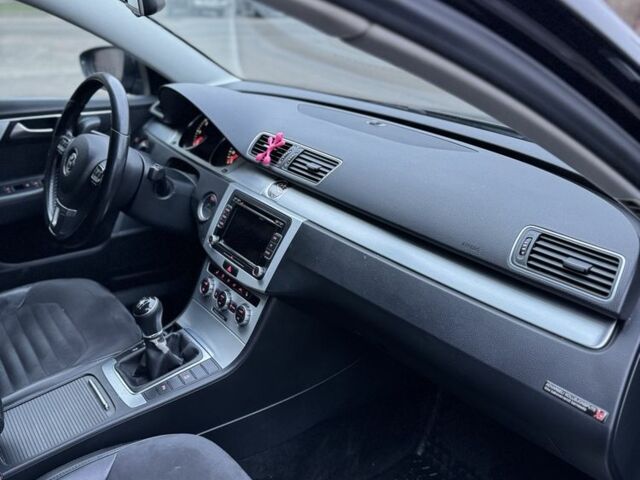 Чорний Фольксваген Пассат, об'ємом двигуна 1.6 л та пробігом 280 тис. км за 5200 $, фото 17 на Automoto.ua