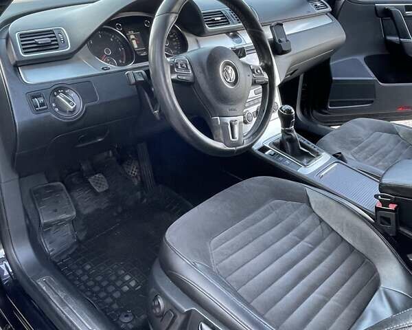 Черный Фольксваген Пассат, объемом двигателя 1.97 л и пробегом 280 тыс. км за 12000 $, фото 2 на Automoto.ua