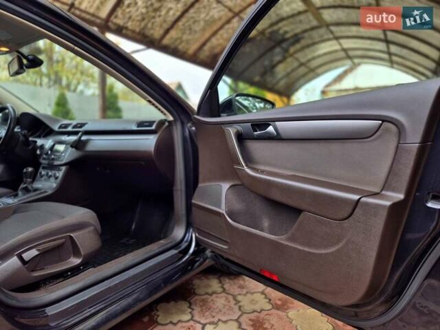 Черный Фольксваген Пассат, объемом двигателя 1.6 л и пробегом 195 тыс. км за 9700 $, фото 66 на Automoto.ua