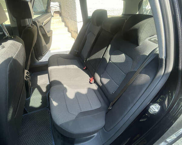 Черный Фольксваген Пассат, объемом двигателя 1.97 л и пробегом 280 тыс. км за 12500 $, фото 10 на Automoto.ua