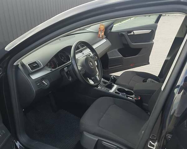 Черный Фольксваген Пассат, объемом двигателя 1.6 л и пробегом 157 тыс. км за 11500 $, фото 27 на Automoto.ua