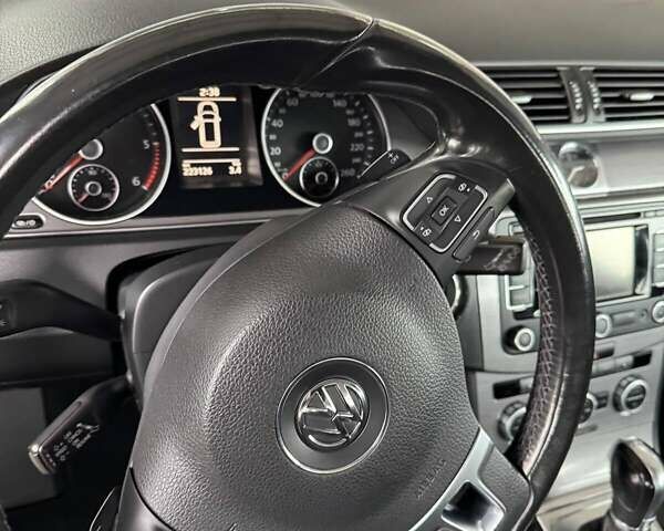 Черный Фольксваген Пассат, объемом двигателя 1.6 л и пробегом 228 тыс. км за 14000 $, фото 13 на Automoto.ua