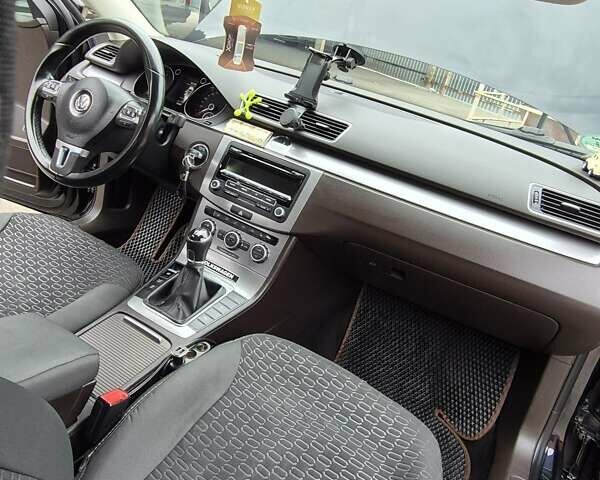 Черный Фольксваген Пассат, объемом двигателя 1.97 л и пробегом 302 тыс. км за 11599 $, фото 14 на Automoto.ua