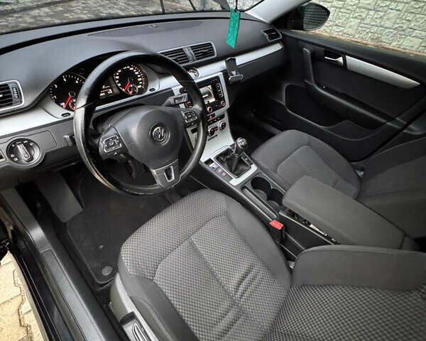 Черный Фольксваген Пассат, объемом двигателя 1.97 л и пробегом 299 тыс. км за 10800 $, фото 14 на Automoto.ua