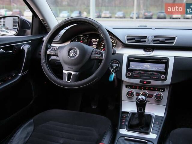 Черный Фольксваген Пассат, объемом двигателя 1.6 л и пробегом 262 тыс. км за 8800 $, фото 10 на Automoto.ua