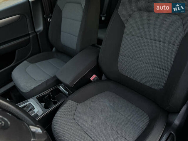 Черный Фольксваген Пассат, объемом двигателя 1.6 л и пробегом 213 тыс. км за 11900 $, фото 58 на Automoto.ua