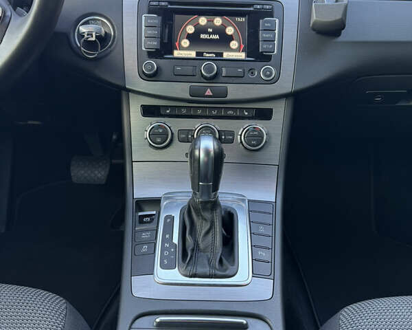 Чорний Фольксваген Пассат, об'ємом двигуна 2 л та пробігом 244 тис. км за 12550 $, фото 52 на Automoto.ua