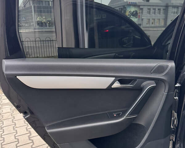 Черный Фольксваген Пассат, объемом двигателя 1.97 л и пробегом 336 тыс. км за 9300 $, фото 16 на Automoto.ua