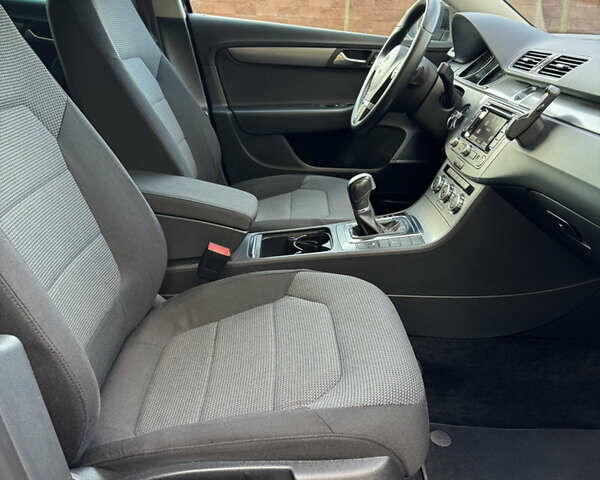 Чорний Фольксваген Пассат, об'ємом двигуна 2 л та пробігом 244 тис. км за 12550 $, фото 32 на Automoto.ua