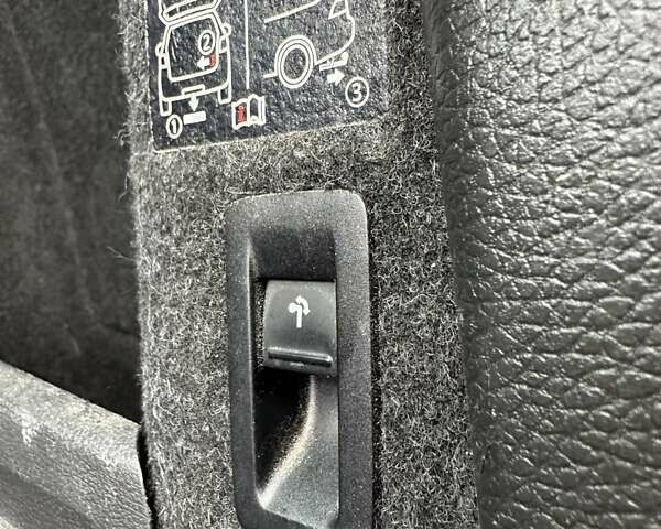 Черный Фольксваген Пассат, объемом двигателя 1.6 л и пробегом 245 тыс. км за 11999 $, фото 46 на Automoto.ua