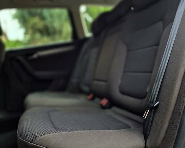 Черный Фольксваген Пассат, объемом двигателя 1.6 л и пробегом 195 тыс. км за 9700 $, фото 58 на Automoto.ua