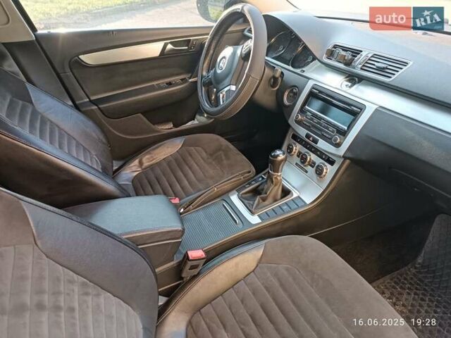 Черный Фольксваген Пассат, объемом двигателя 1.6 л и пробегом 257 тыс. км за 9200 $, фото 14 на Automoto.ua