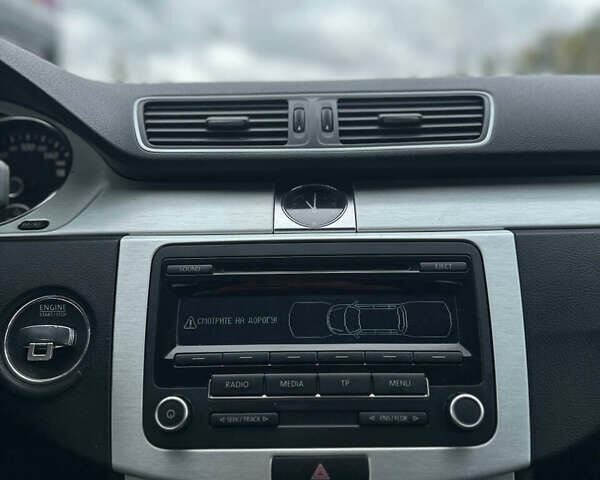 Черный Фольксваген Пассат, объемом двигателя 1.6 л и пробегом 245 тыс. км за 11999 $, фото 19 на Automoto.ua