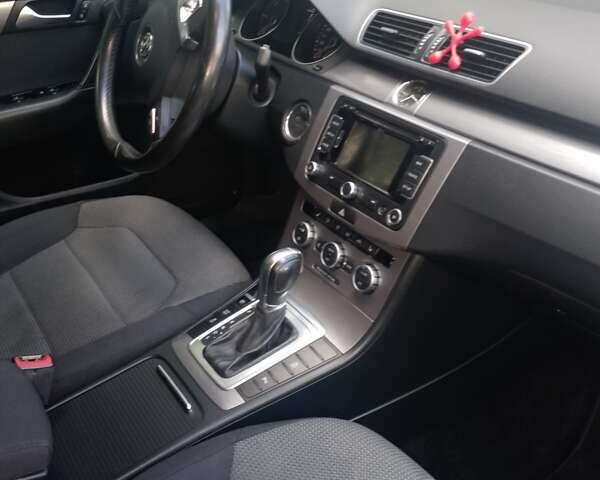 Черный Фольксваген Пассат, объемом двигателя 1.6 л и пробегом 228 тыс. км за 14000 $, фото 6 на Automoto.ua