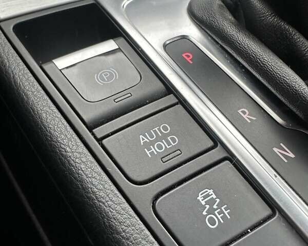 Черный Фольксваген Пассат, объемом двигателя 1.6 л и пробегом 245 тыс. км за 11999 $, фото 33 на Automoto.ua