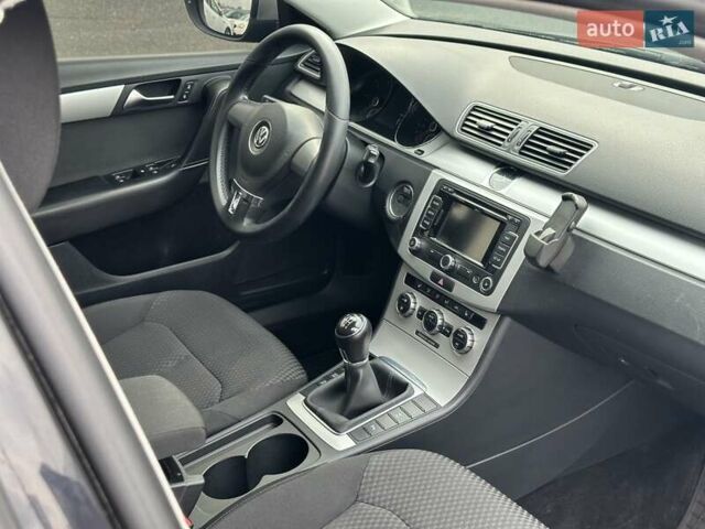 Черный Фольксваген Пассат, объемом двигателя 2 л и пробегом 336 тыс. км за 9990 $, фото 24 на Automoto.ua