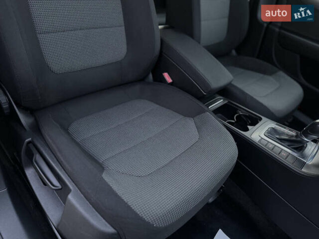 Черный Фольксваген Пассат, объемом двигателя 1.6 л и пробегом 213 тыс. км за 11900 $, фото 65 на Automoto.ua