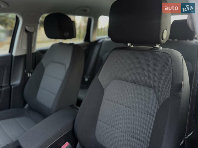 Черный Фольксваген Пассат, объемом двигателя 1.6 л и пробегом 213 тыс. км за 11900 $, фото 57 на Automoto.ua