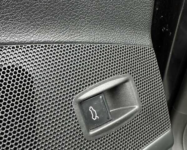 Чорний Фольксваген Пассат, об'ємом двигуна 1.6 л та пробігом 245 тис. км за 11999 $, фото 26 на Automoto.ua