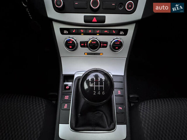 Черный Фольксваген Пассат, объемом двигателя 1.97 л и пробегом 299 тыс. км за 10800 $, фото 17 на Automoto.ua