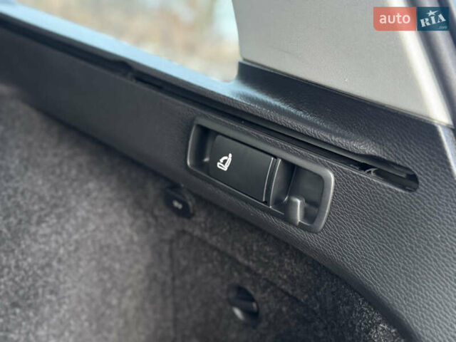 Черный Фольксваген Пассат, объемом двигателя 1.6 л и пробегом 213 тыс. км за 11900 $, фото 90 на Automoto.ua