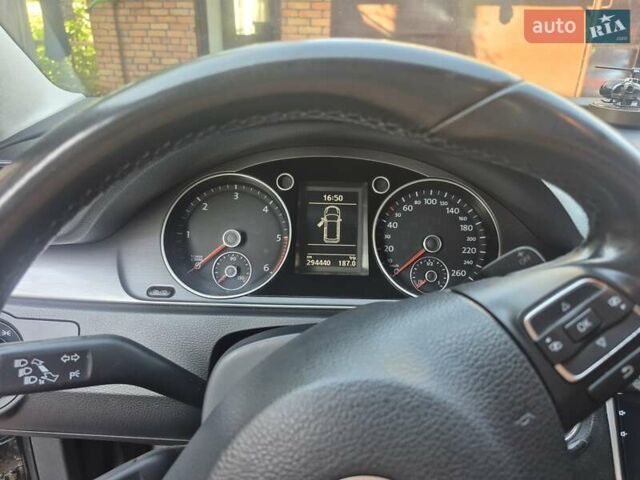 Черный Фольксваген Пассат, объемом двигателя 1.97 л и пробегом 294 тыс. км за 12000 $, фото 13 на Automoto.ua