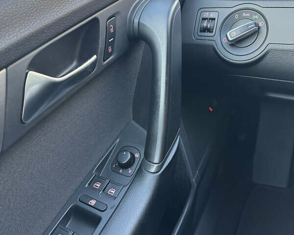 Чорний Фольксваген Пассат, об'ємом двигуна 2 л та пробігом 244 тис. км за 12550 $, фото 54 на Automoto.ua