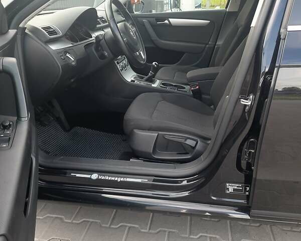 Черный Фольксваген Пассат, объемом двигателя 1.6 л и пробегом 157 тыс. км за 11500 $, фото 41 на Automoto.ua