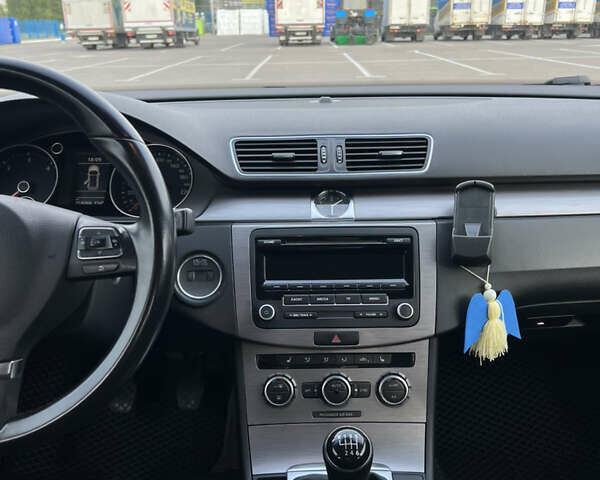 Чорний Фольксваген Пассат, об'ємом двигуна 1.6 л та пробігом 265 тис. км за 11600 $, фото 13 на Automoto.ua