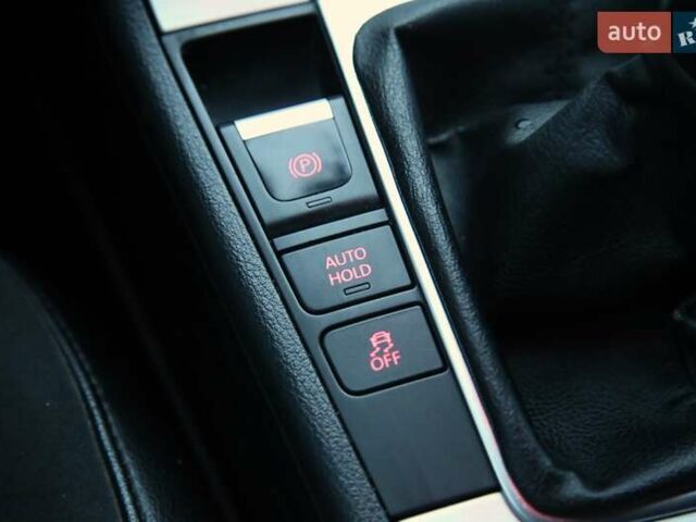 Черный Фольксваген Пассат, объемом двигателя 1.6 л и пробегом 262 тыс. км за 8800 $, фото 18 на Automoto.ua