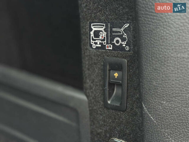 Чорний Фольксваген Пассат, об'ємом двигуна 2 л та пробігом 249 тис. км за 13200 $, фото 25 на Automoto.ua