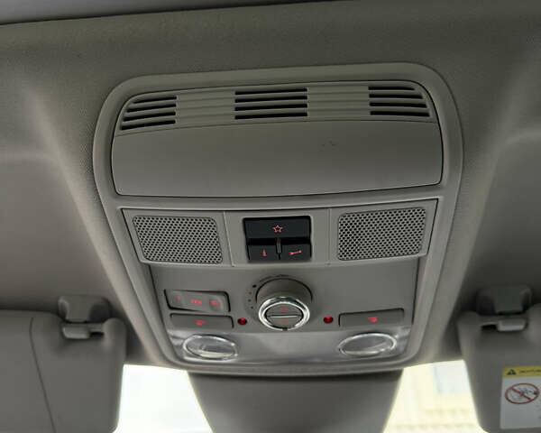 Черный Фольксваген Пассат, объемом двигателя 1.97 л и пробегом 189 тыс. км за 13750 $, фото 5 на Automoto.ua