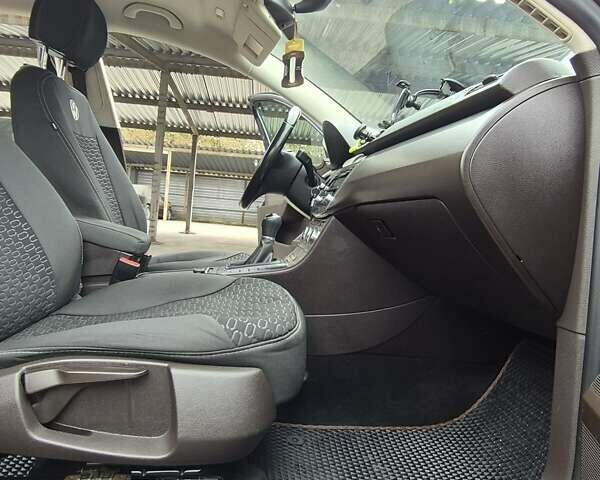 Черный Фольксваген Пассат, объемом двигателя 1.97 л и пробегом 302 тыс. км за 11599 $, фото 13 на Automoto.ua