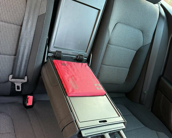 Чорний Фольксваген Пассат, об'ємом двигуна 2 л та пробігом 244 тис. км за 12750 $, фото 73 на Automoto.ua