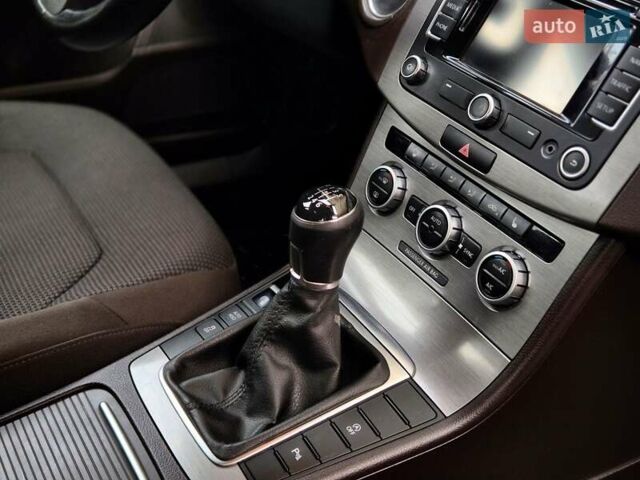 Черный Фольксваген Пассат, объемом двигателя 1.6 л и пробегом 195 тыс. км за 9700 $, фото 74 на Automoto.ua