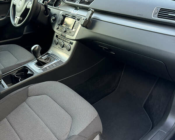 Чорний Фольксваген Пассат, об'ємом двигуна 2 л та пробігом 244 тис. км за 12750 $, фото 44 на Automoto.ua