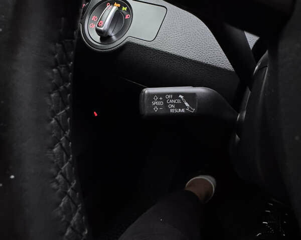 Черный Фольксваген Пассат, объемом двигателя 1.97 л и пробегом 299 тыс. км за 10800 $, фото 26 на Automoto.ua