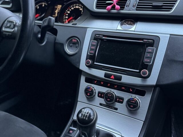 Чорний Фольксваген Пассат, об'ємом двигуна 1.6 л та пробігом 280 тис. км за 5200 $, фото 18 на Automoto.ua