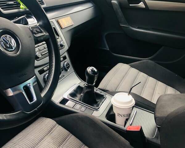 Черный Фольксваген Пассат, объемом двигателя 1.97 л и пробегом 259 тыс. км за 11400 $, фото 5 на Automoto.ua