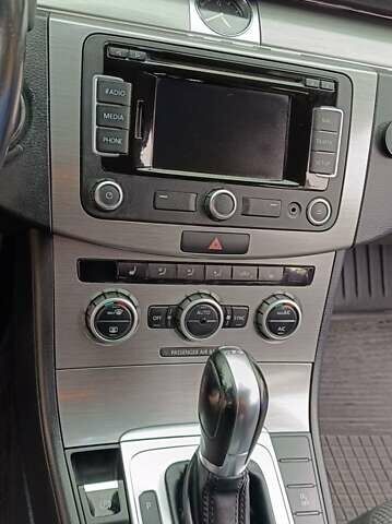 Черный Фольксваген Пассат, объемом двигателя 1.97 л и пробегом 251 тыс. км за 12999 $, фото 21 на Automoto.ua