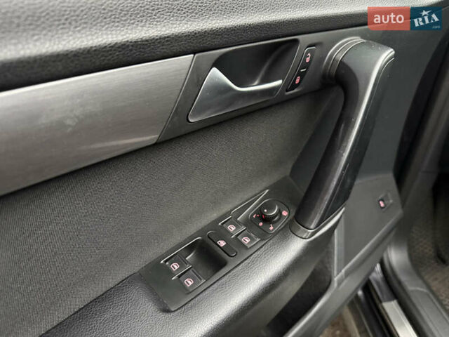 Черный Фольксваген Пассат, объемом двигателя 1.97 л и пробегом 365 тыс. км за 11200 $, фото 14 на Automoto.ua