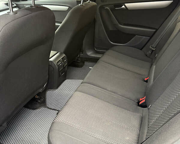 Чорний Фольксваген Пассат, об'ємом двигуна 2 л та пробігом 251 тис. км за 11699 $, фото 17 на Automoto.ua